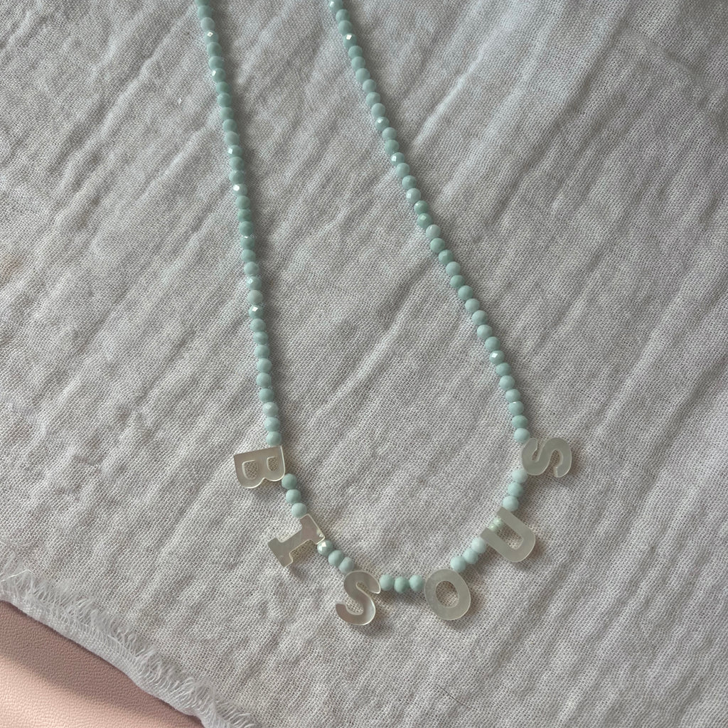 Collier mot nacre bleu vert