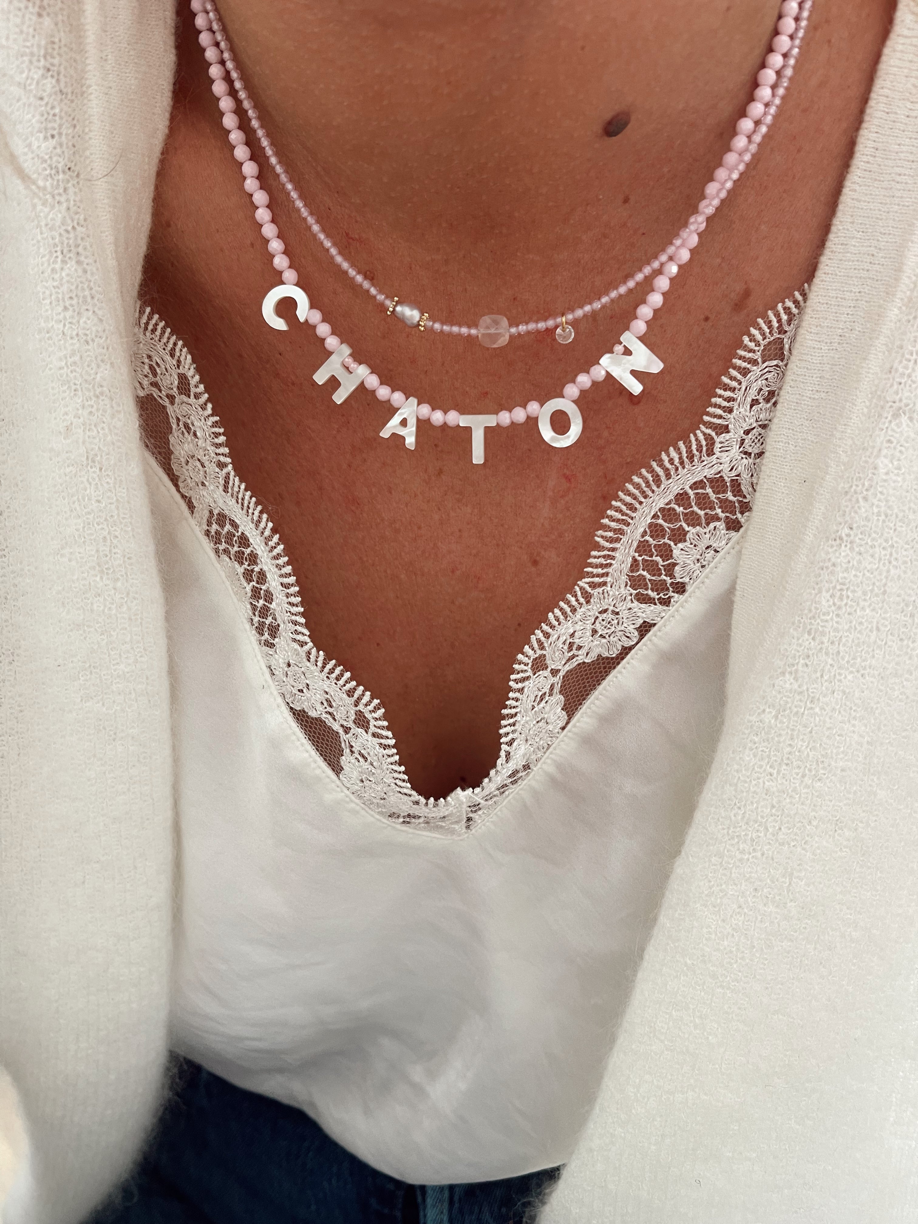 Collier mot nacre rose
