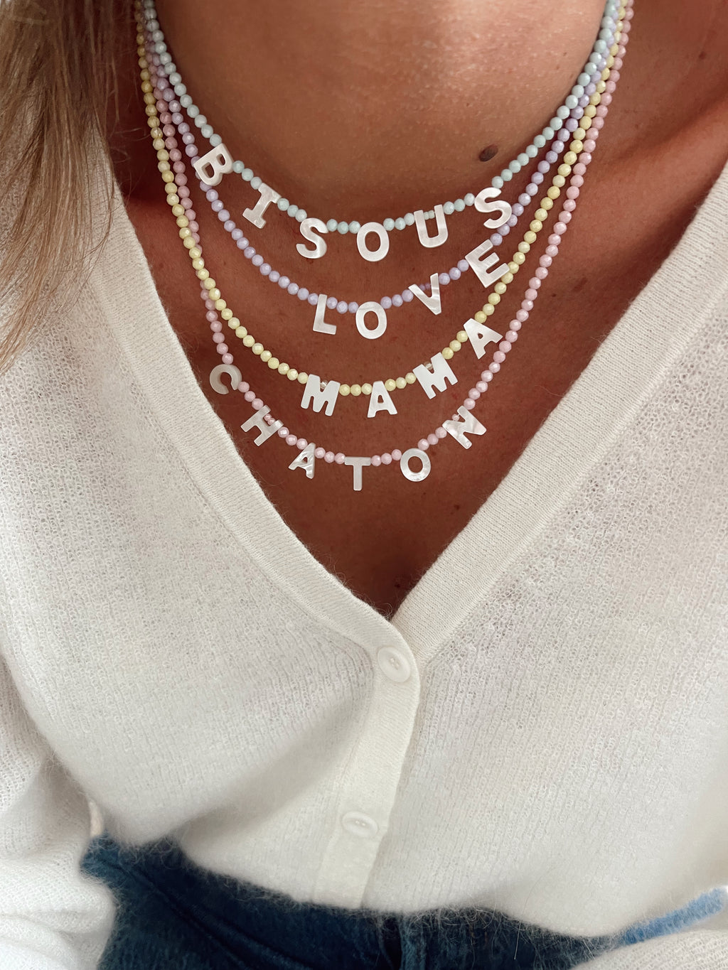 Collier mot nacre jaune